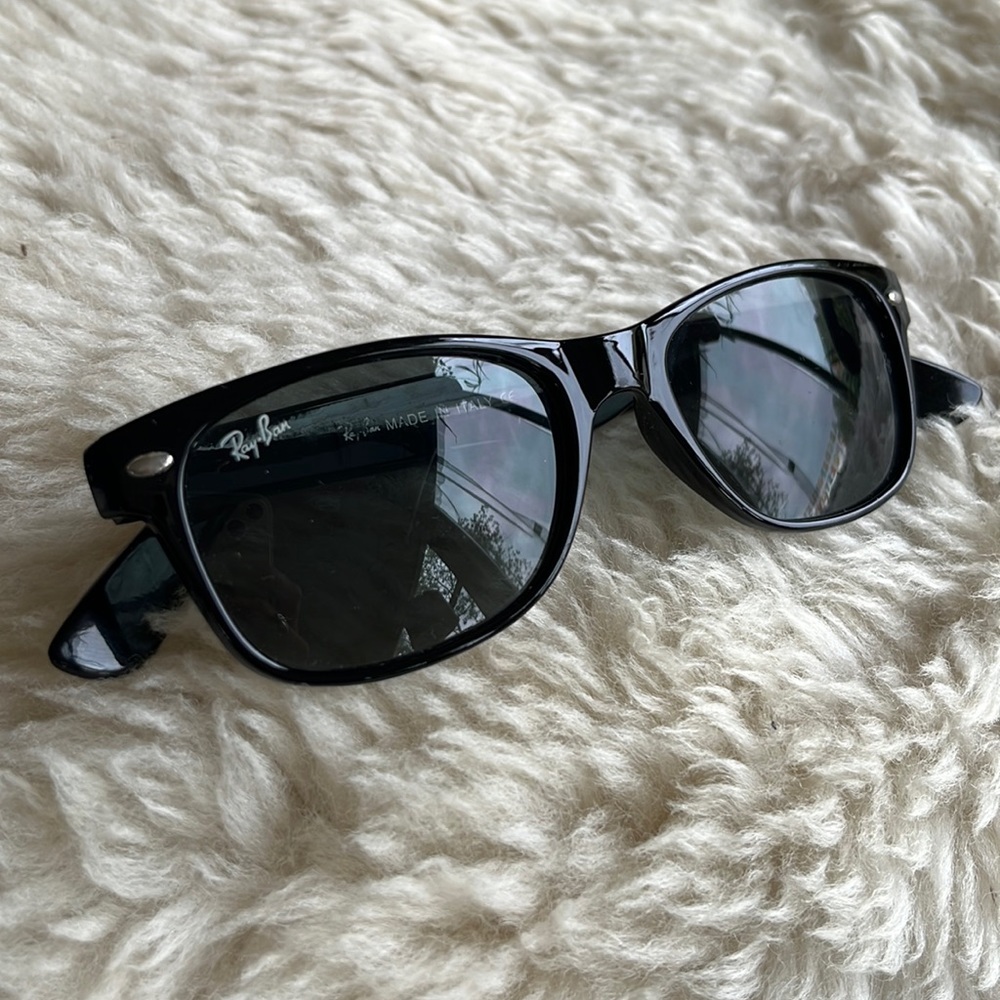 Black Ray-Ban’s